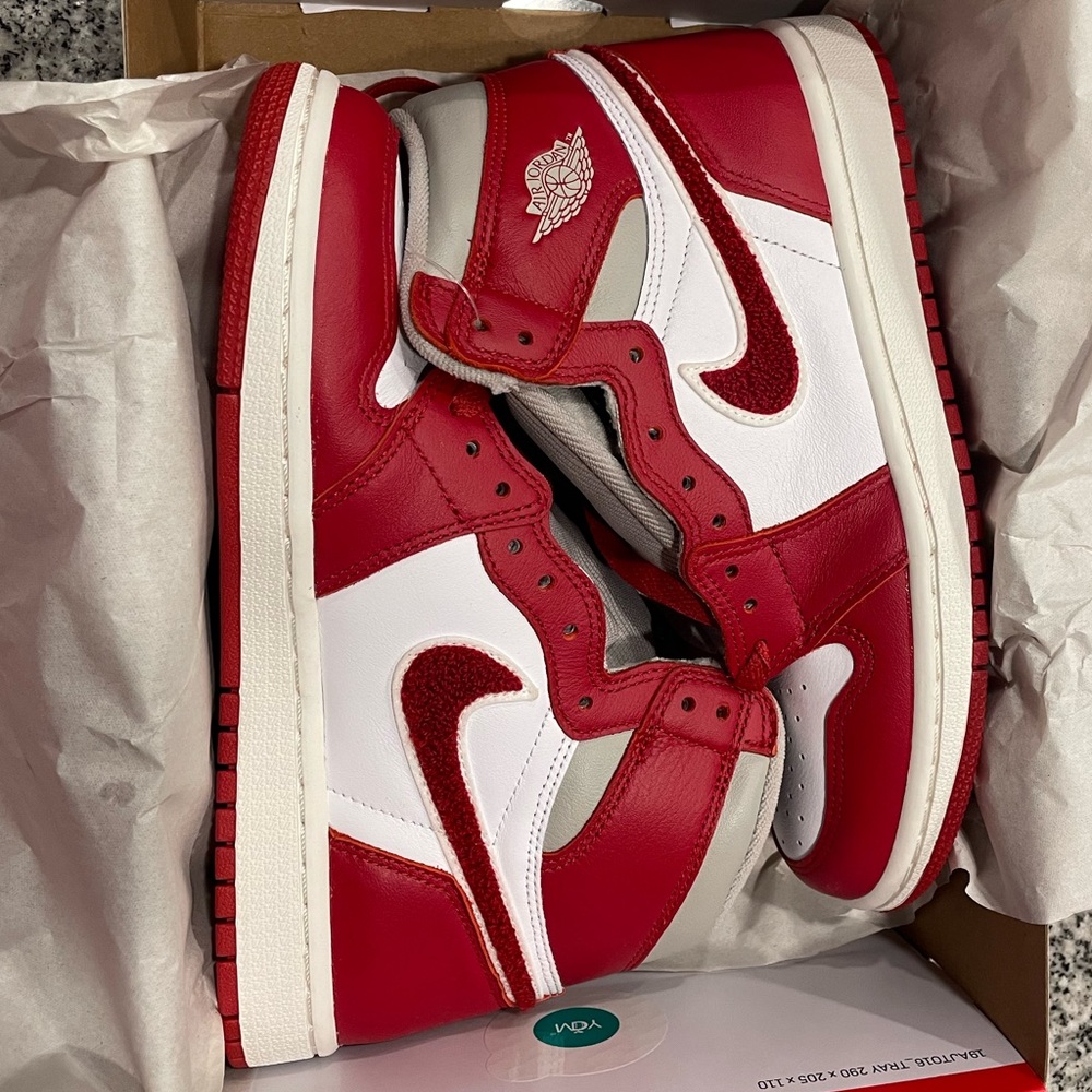 WMNS AIR JORDAN 1 HIGH OG
"Newstalgia"